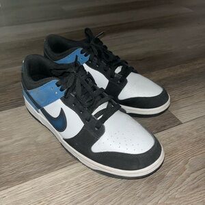 Nike Men's Black and White Athletic Shoes